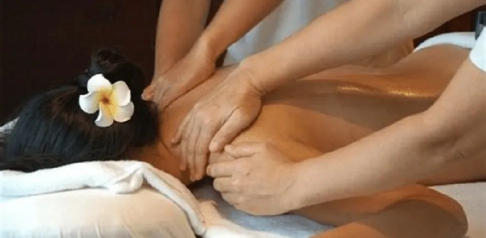 Four Hands massage to the shoulders and upper arms by L Spa.